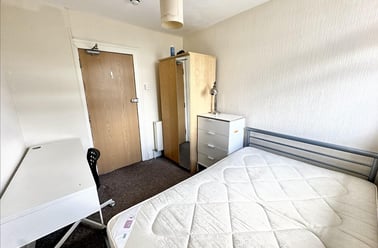 Seymour Avenue, Lipson, Plymouth - Image 3